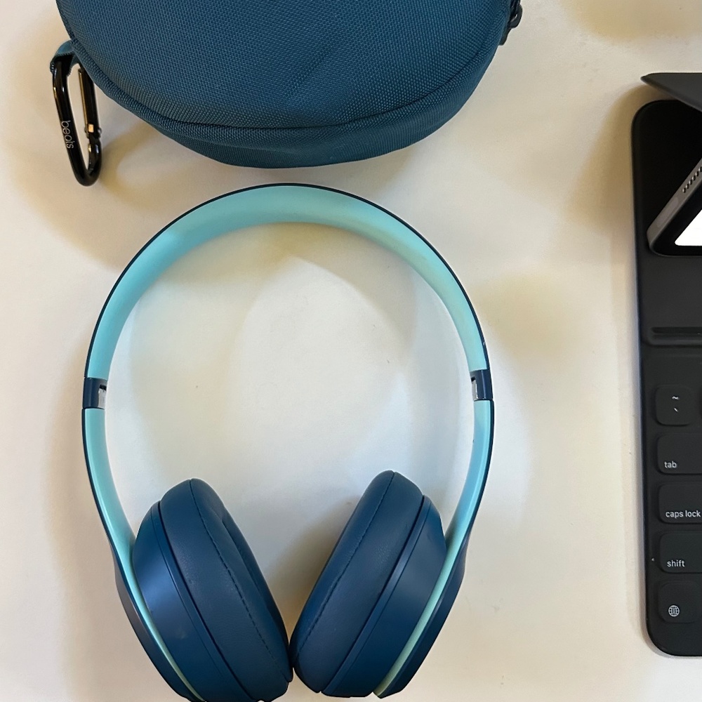 Apple Beats by Dre solo3 wireless Headphones